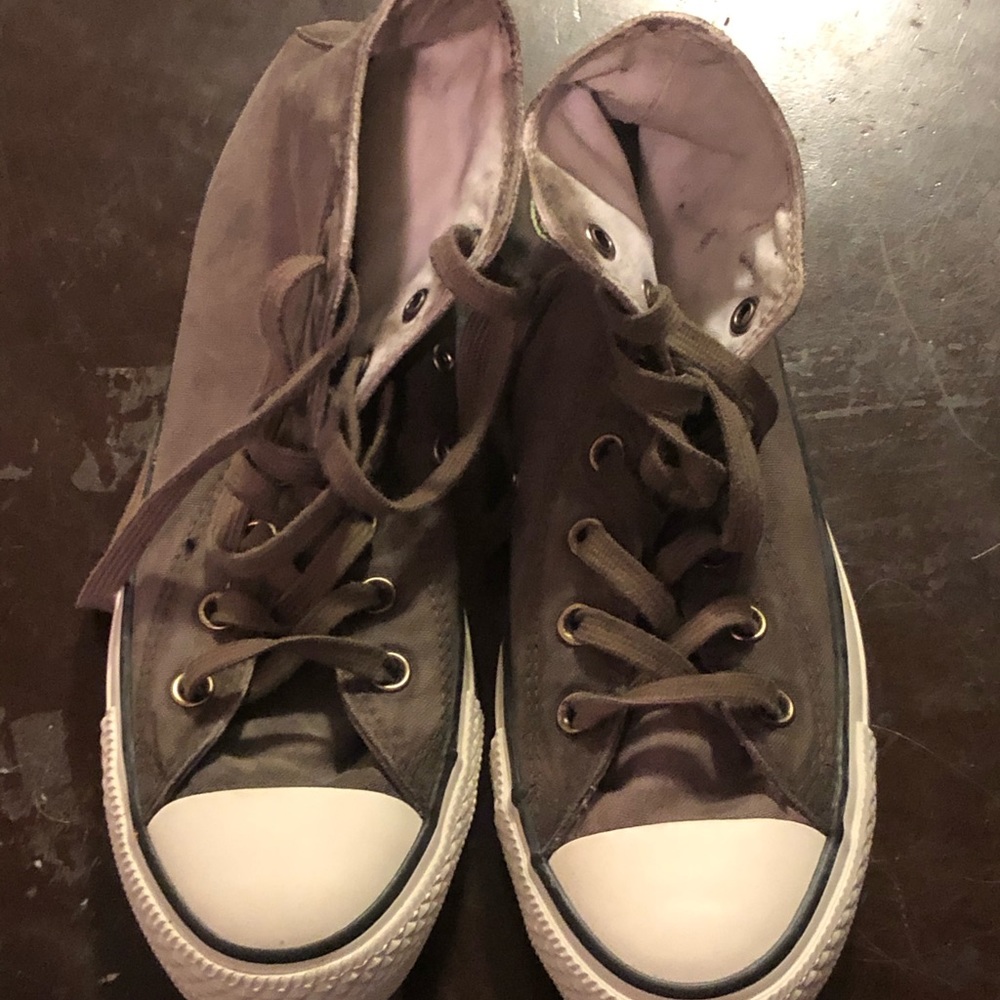 Women 8.5 Men 6.5 army green converse